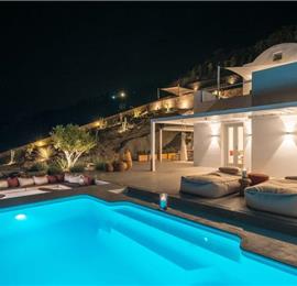 1 Bedroom Villa with Infinity Pool in Pyrgos Kalistis on Santorini, Sleeps 2